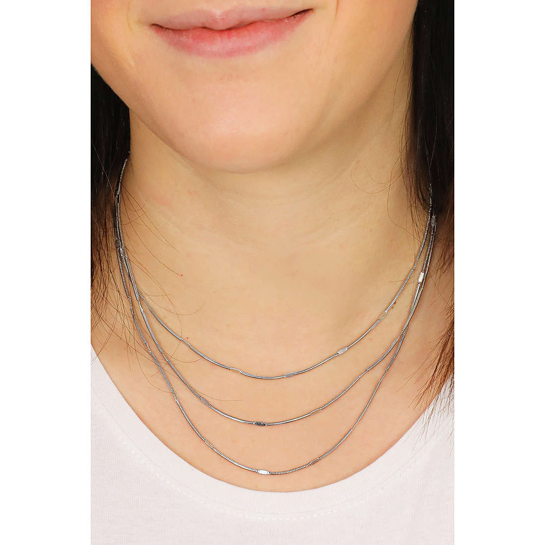 Breil necklaces Sinuous woman TJ3094 wearing