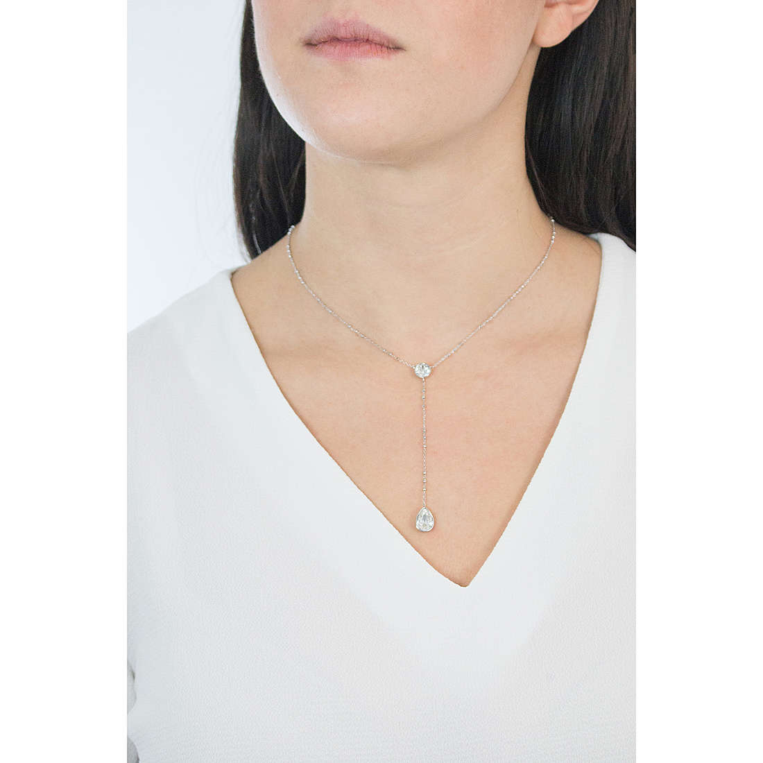 Brosway necklaces Affinity woman BFF01 wearing