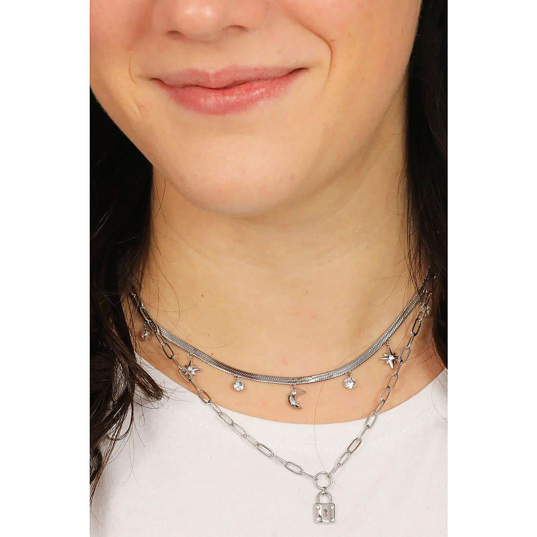 Brosway necklaces Chant woman BAH47 wearing
