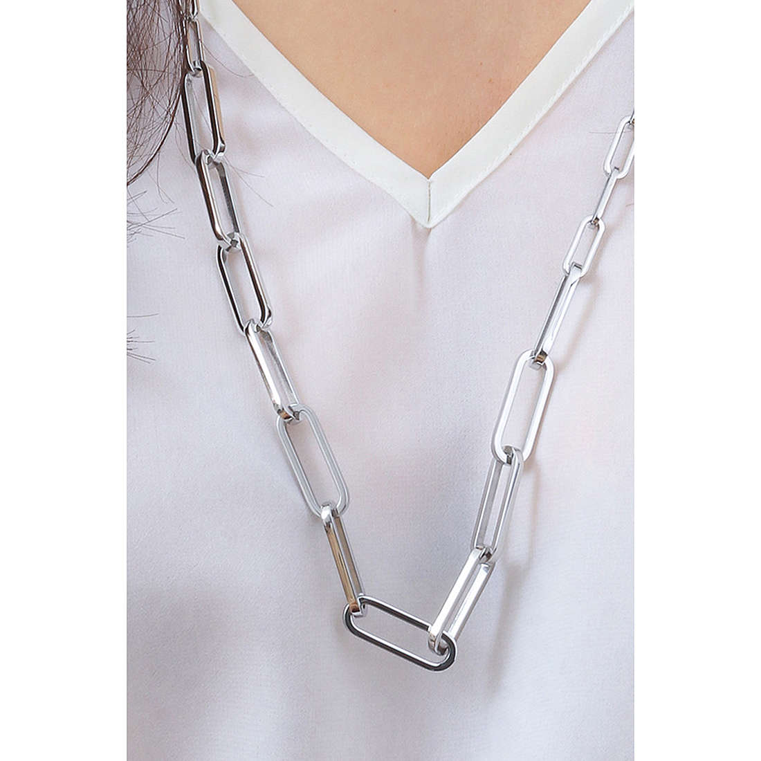 Brosway necklaces Emphasis woman BEH01 wearing