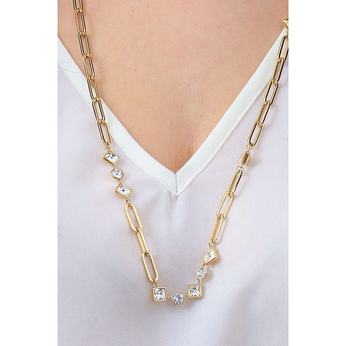 Brosway necklaces Emphasis woman BEH04 wearing