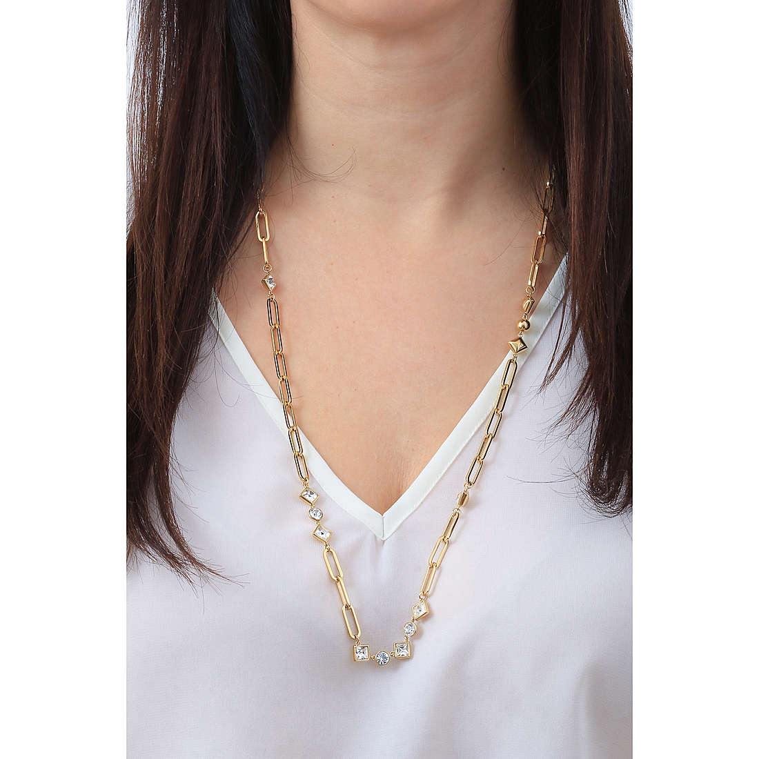 Brosway necklaces Emphasis woman BEH04 wearing