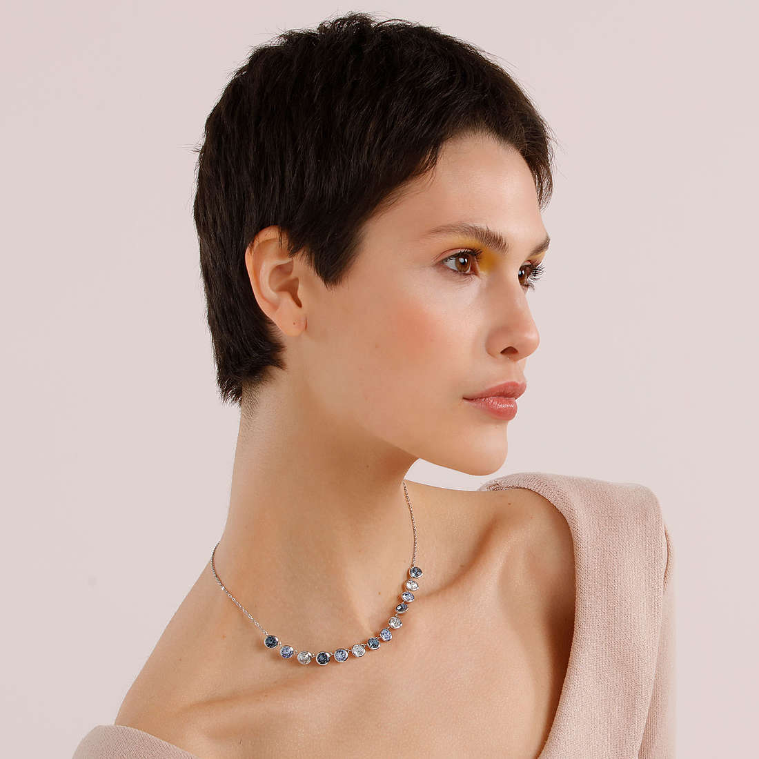 Brosway necklaces Symphonia woman BYM59 wearing