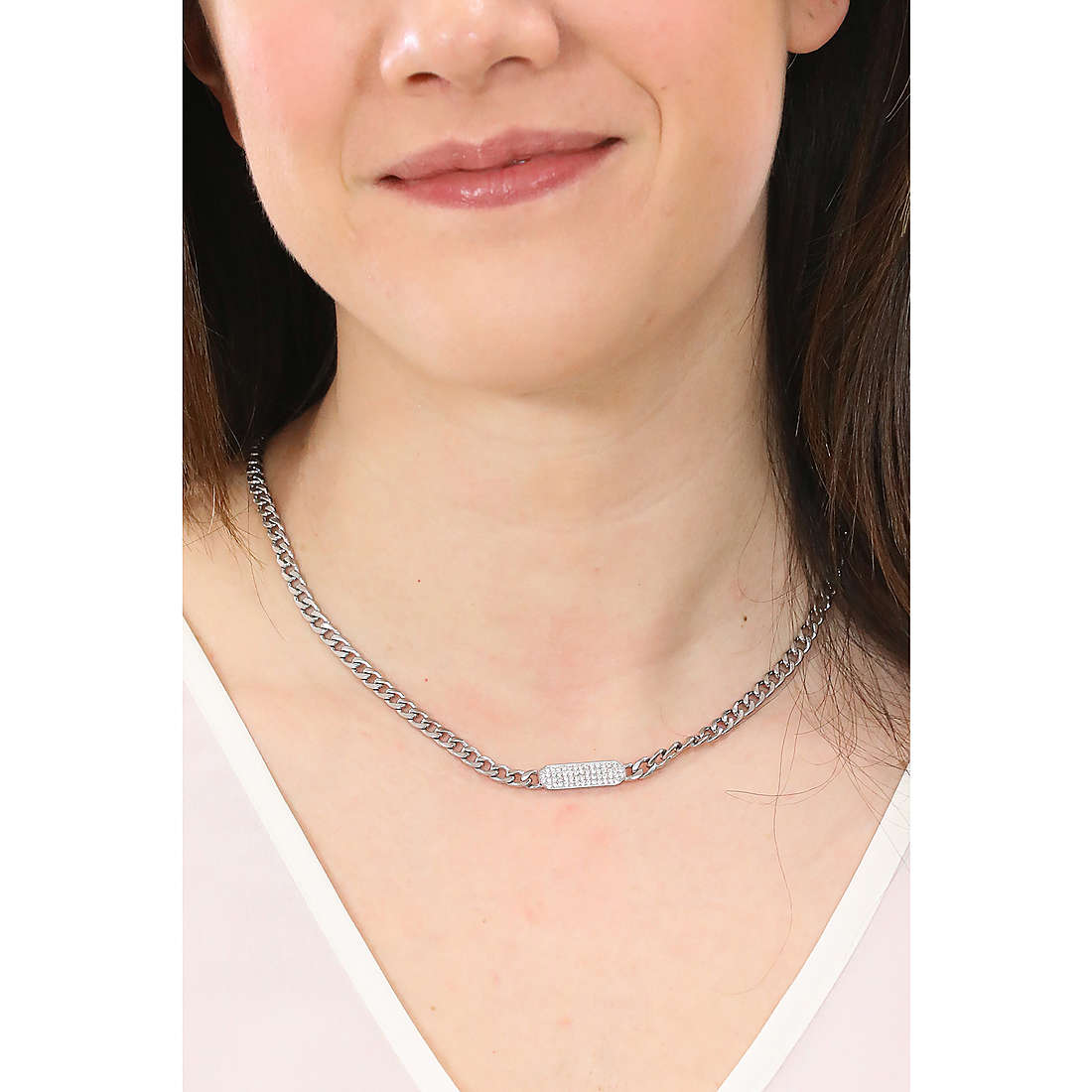 Brosway necklaces Symphonia woman BYM99 wearing