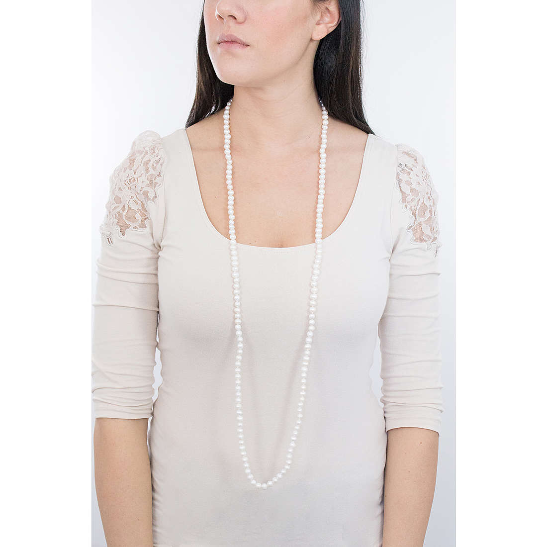 Comete necklaces Fantasia di Perle woman FBQ 114 wearing