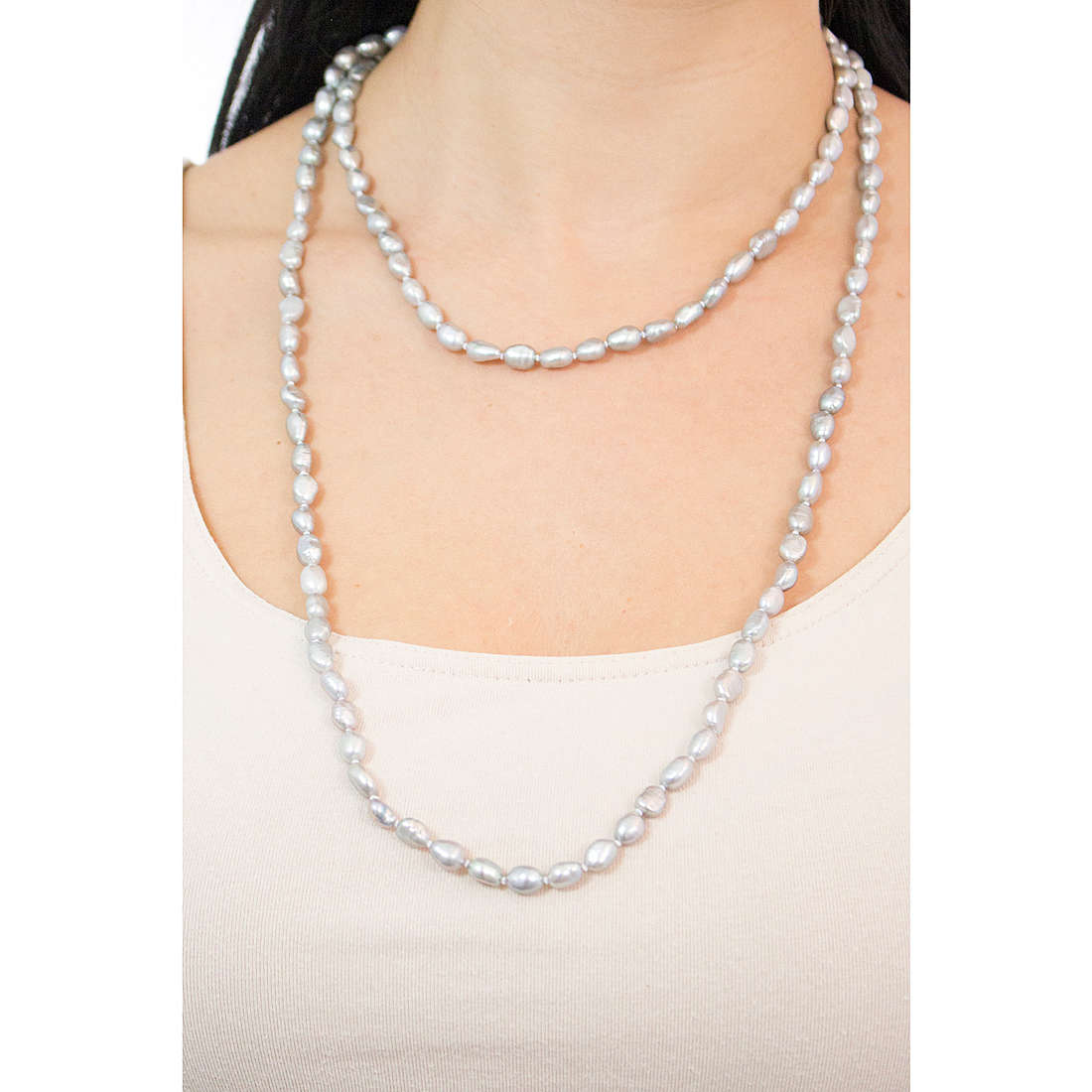 Comete necklaces Fantasia di Perle woman FBQ 124 wearing
