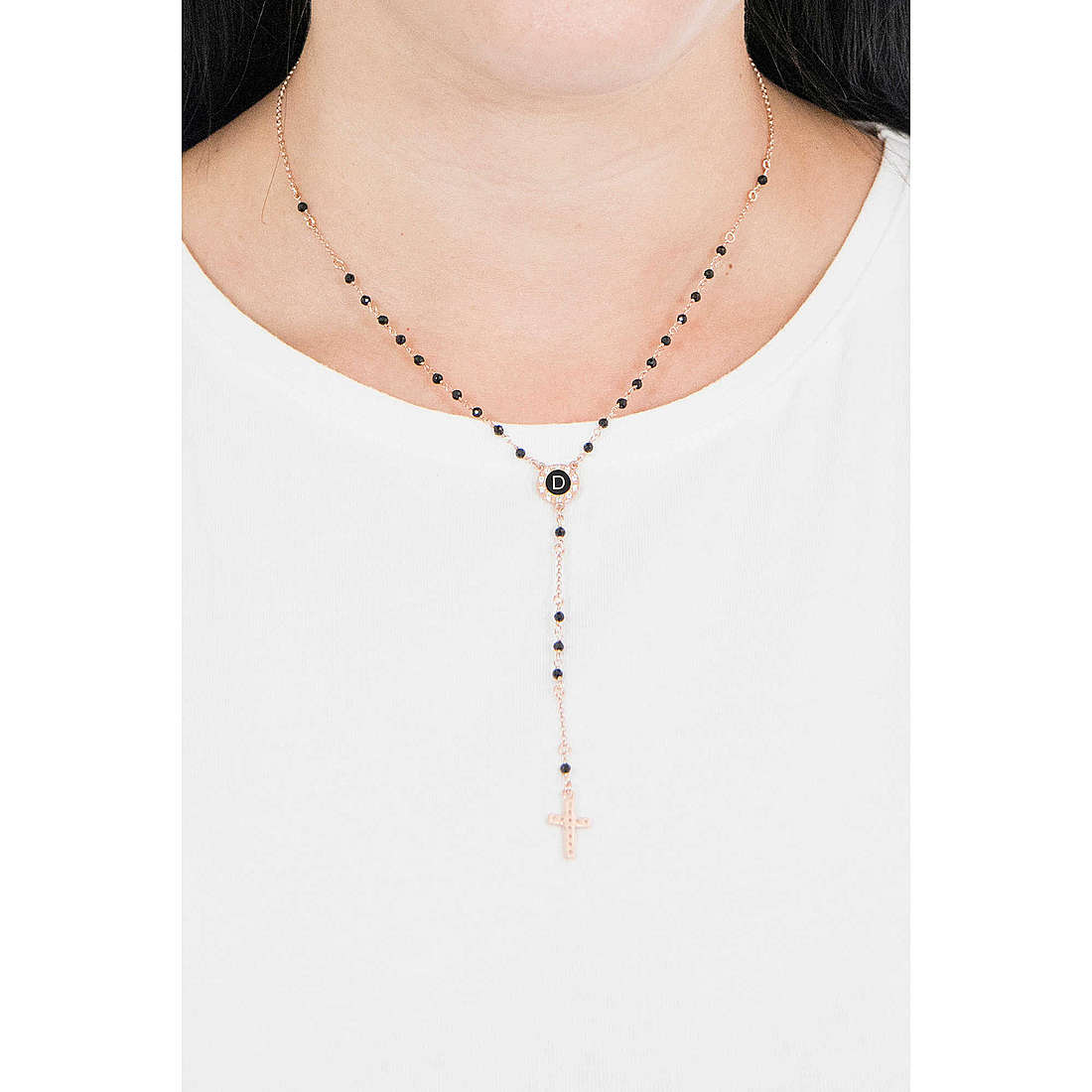 Dvccio necklaces Heave woman CRBPAGRN-d wearing