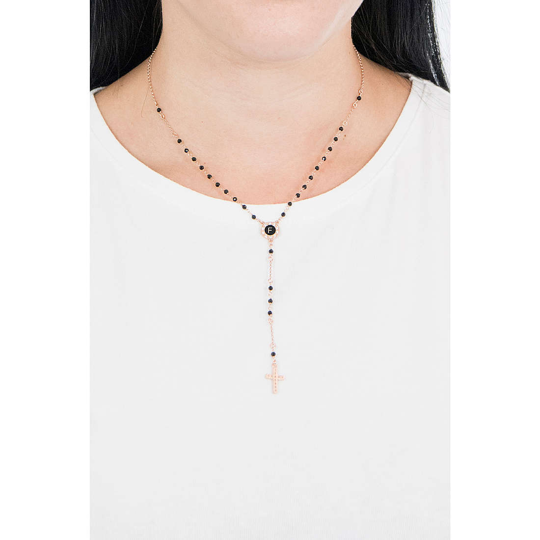 Dvccio necklaces Heave woman CRBPAGRN-f wearing
