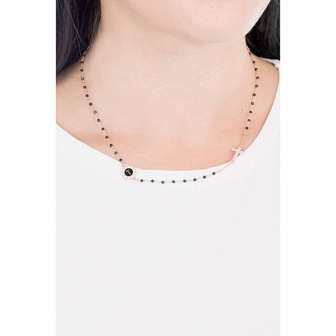 Dvccio necklaces Heave woman GRBPAGRN-t wearing