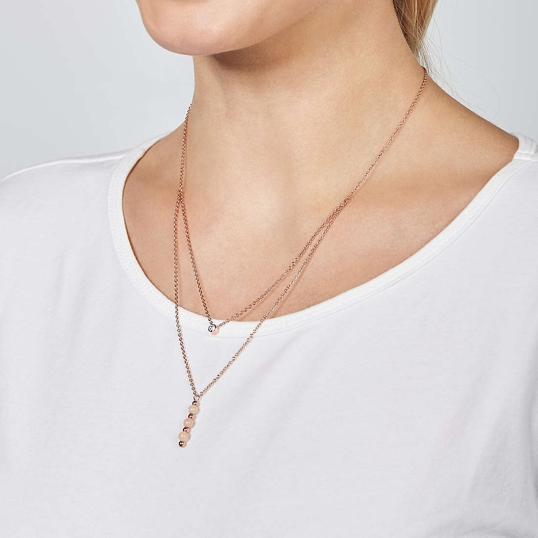 Fossil necklaces Classics woman JF03529791 wearing