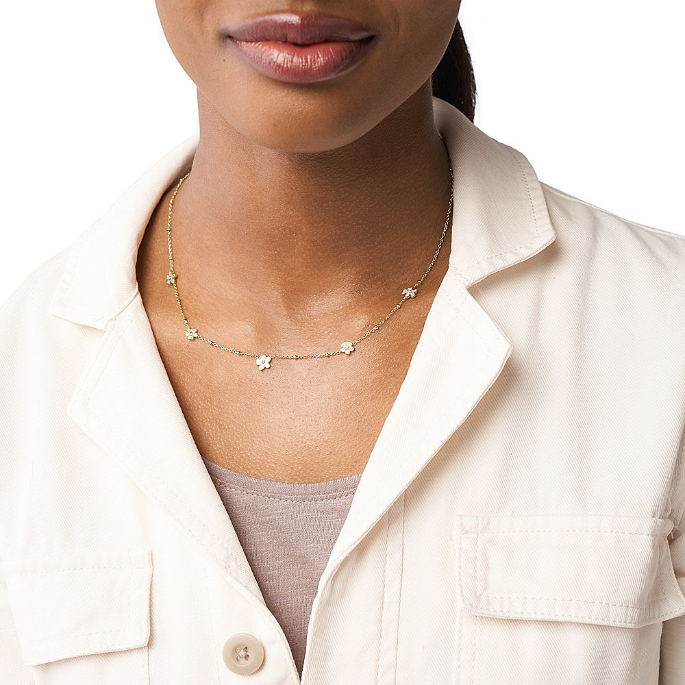 Fossil necklaces Georgia woman JF04015710 wearing
