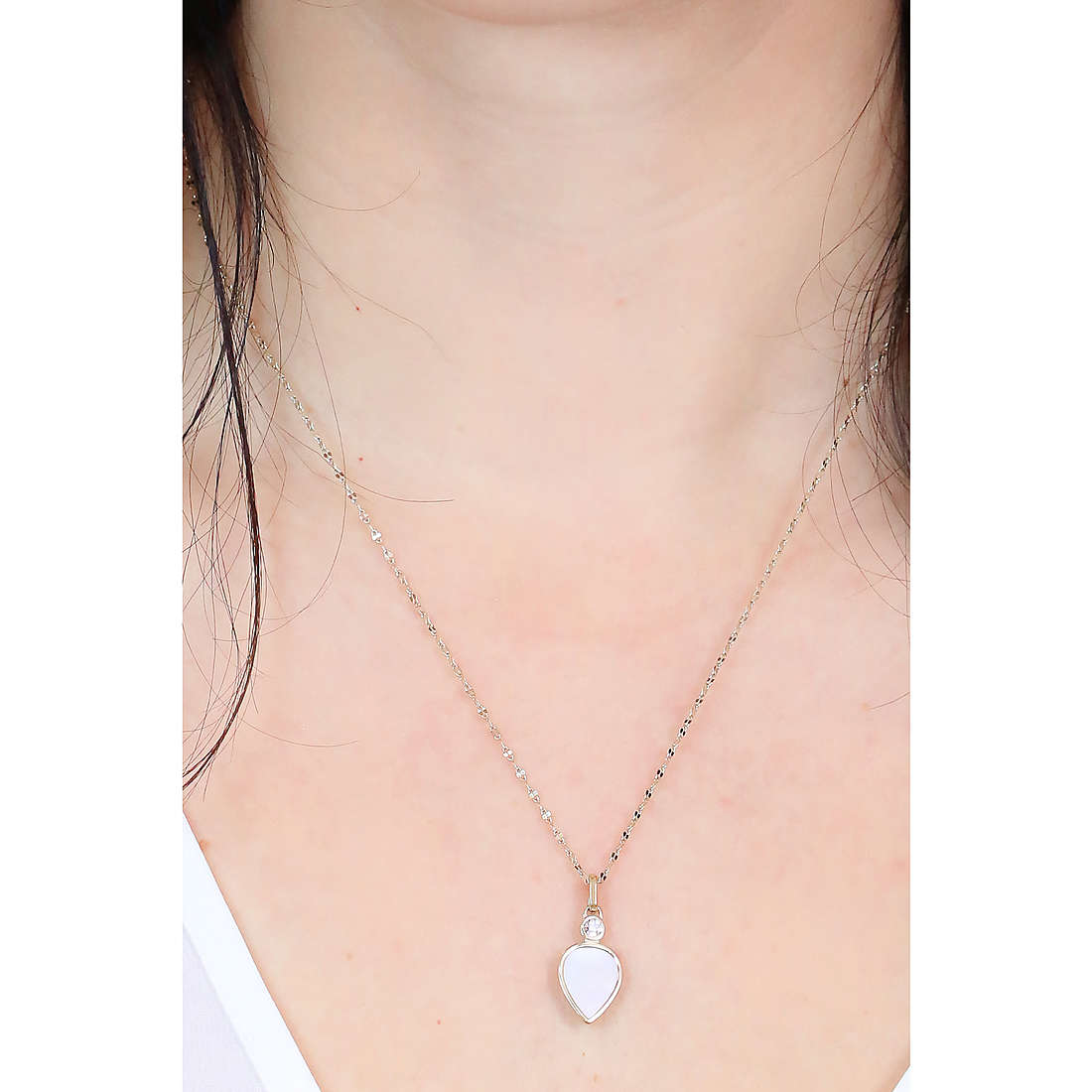 Fossil necklaces Jewelry woman JF04248710 wearing