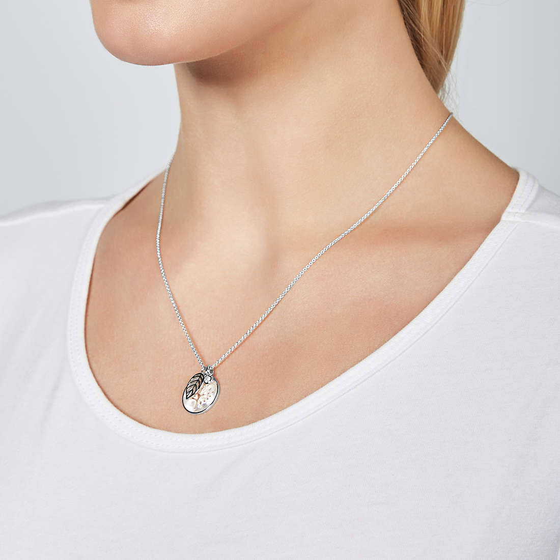 Fossil necklaces Sterling Silver woman JFS00509040 wearing