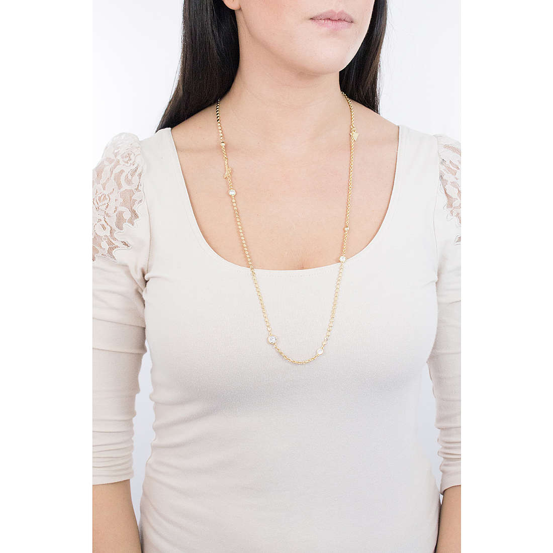 Guess necklaces Crystal Beauty woman UBN84078 wearing