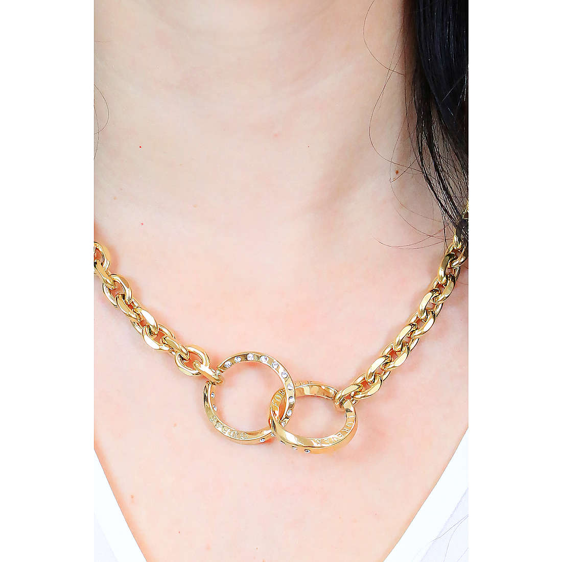 Guess necklaces Forever LinkU woman JUBN02183JWYGT/U wearing