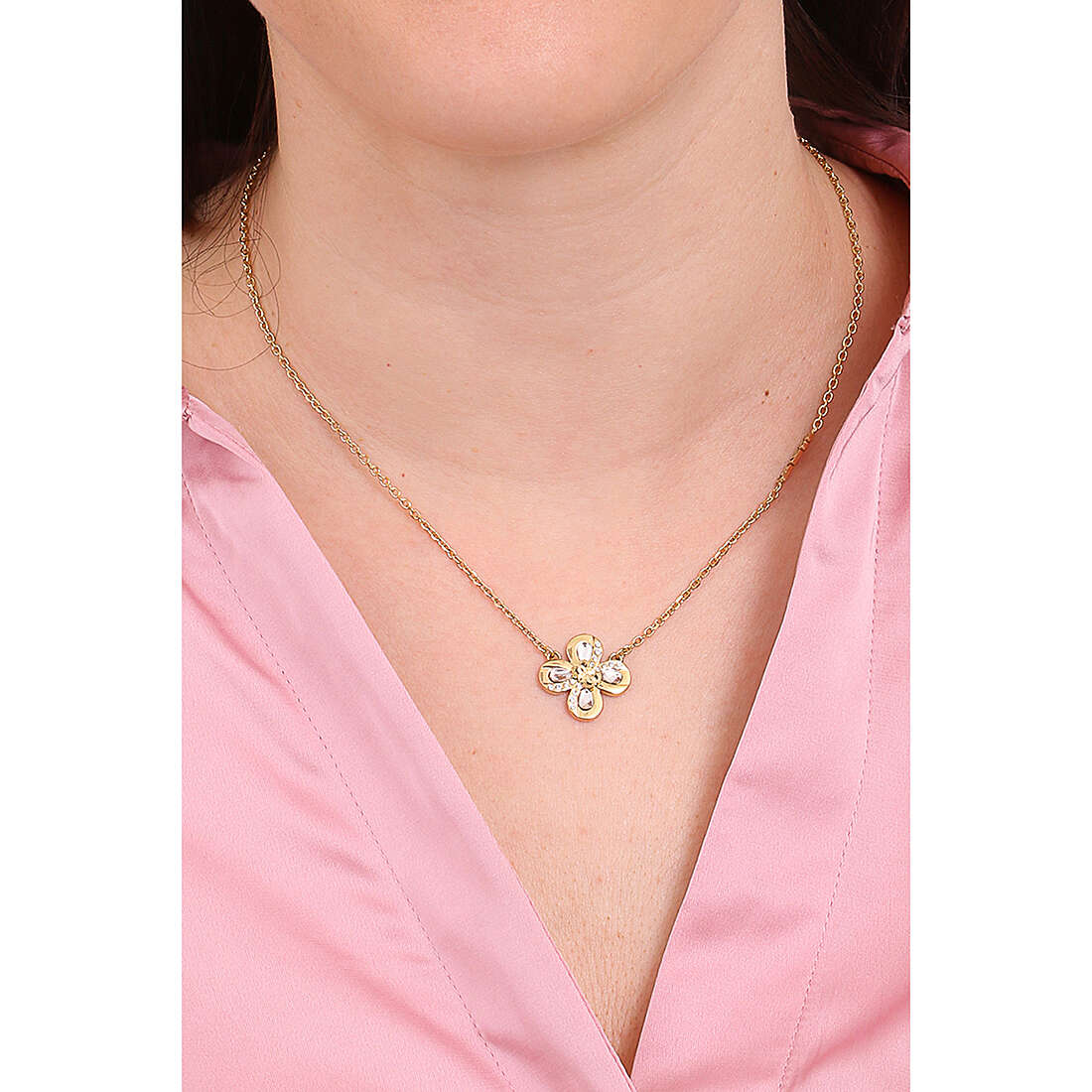 Guess necklaces woman JUBN03057JWGL wearing