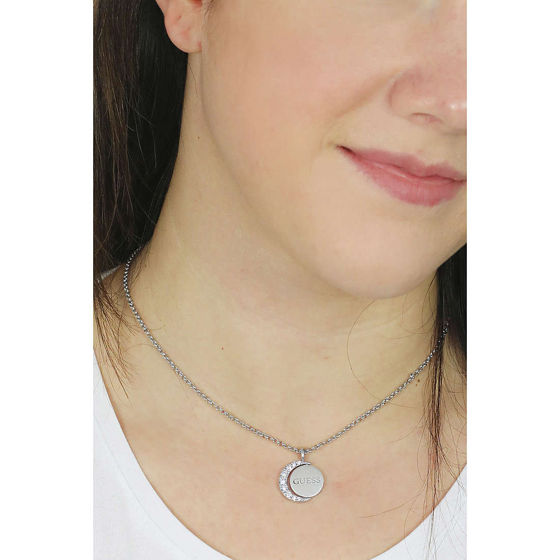 Guess necklaces Moon Phases woman JUBN01189JWRHT/U wearing