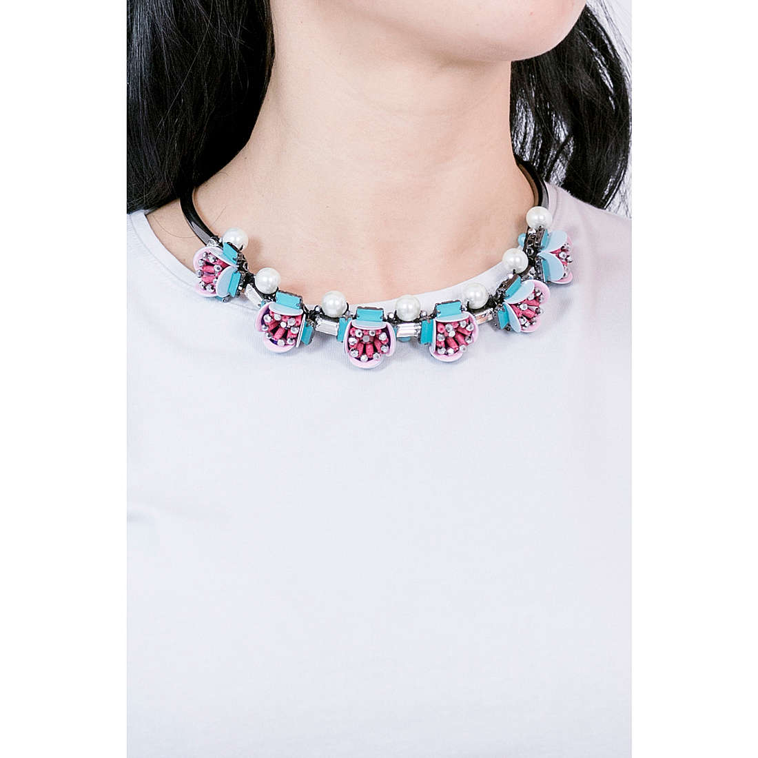 Ottaviani necklaces woman 500347C wearing
