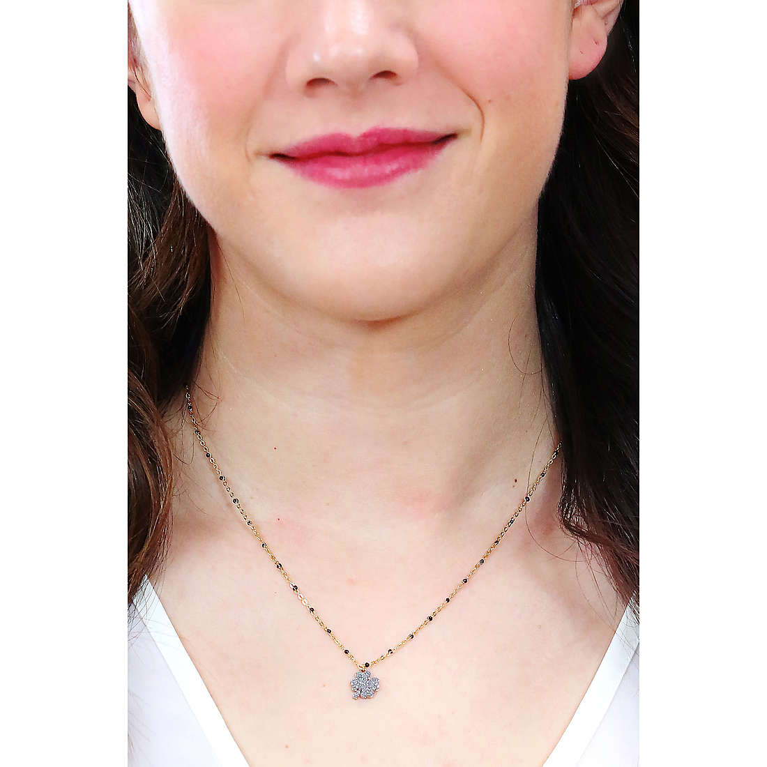 Rebecca necklaces Jolie woman SJOKAO73 wearing