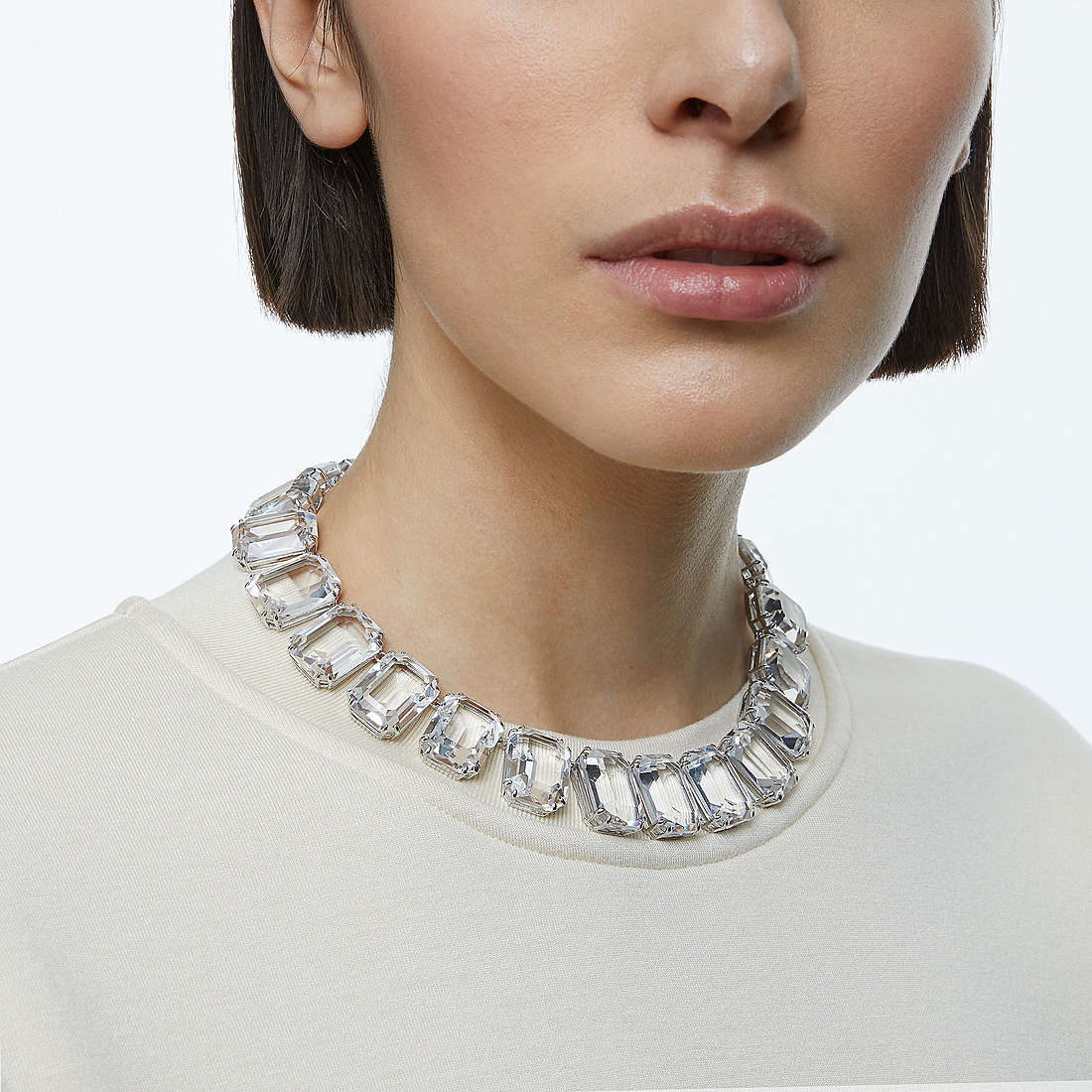 Swarovski necklaces Millenia woman 5599149 wearing