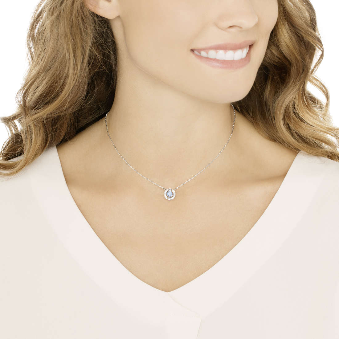 Swarovski necklaces Sparkling Dc woman 5279425 wearing