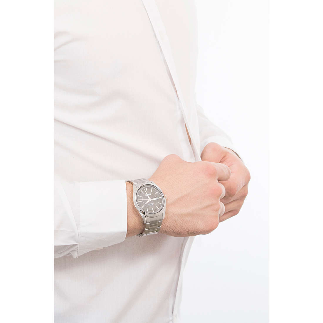 Lorus only time Classic man RL441AX9 wearing