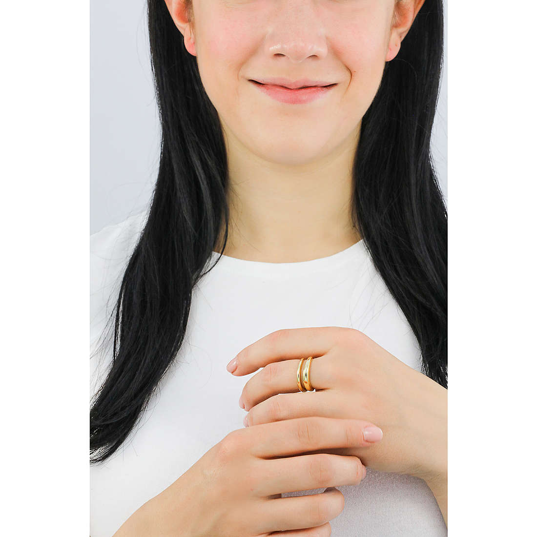 Ania Haie rings Luxe Minimalism woman R024-02G wearing