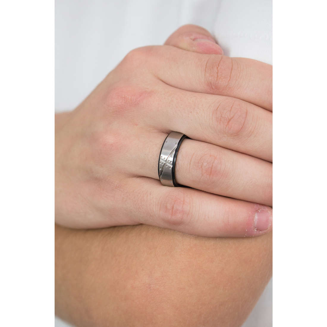 Sector rings Row man SACX07021 wearing