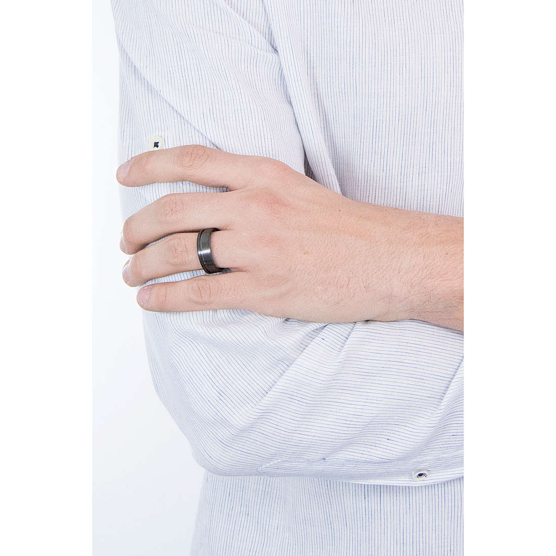 Sector rings Row man SACX09025 wearing