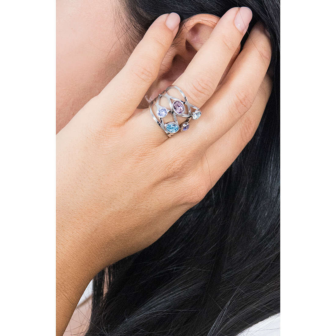 Brosway rings Destiny woman BDY38A wearing