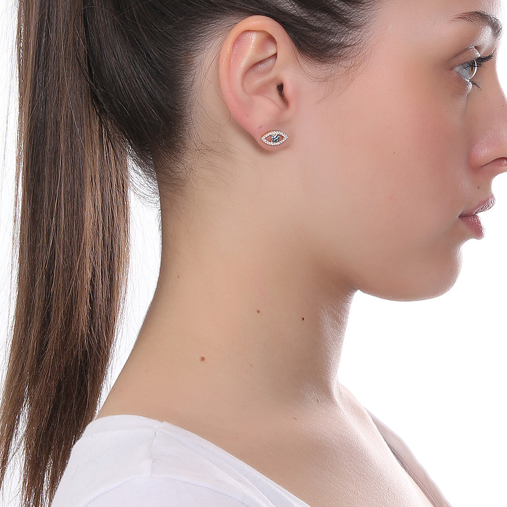 Boccadamo earrings Gaya woman GM021D wearing
