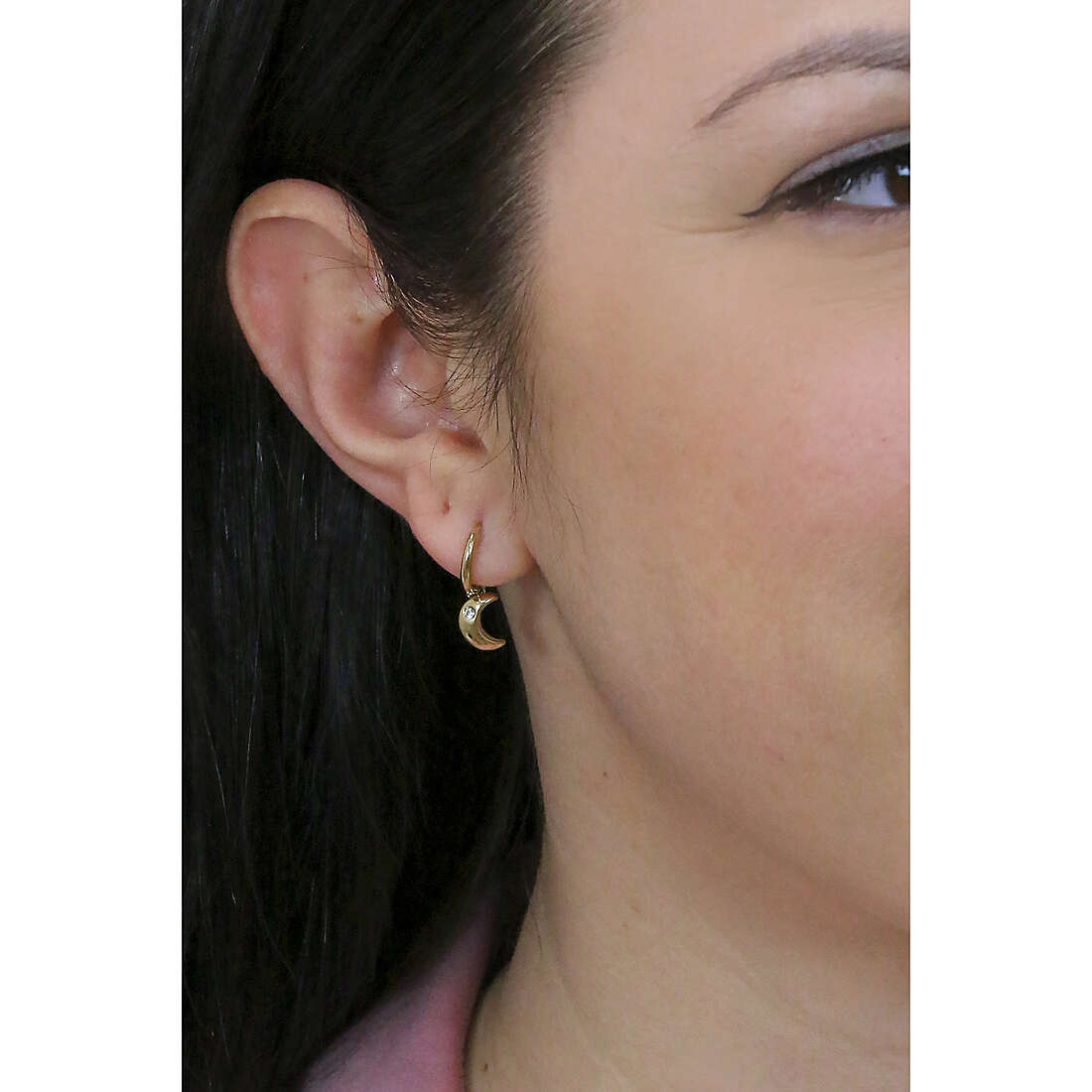 Brosway earrings Chakra woman BHKE136 wearing