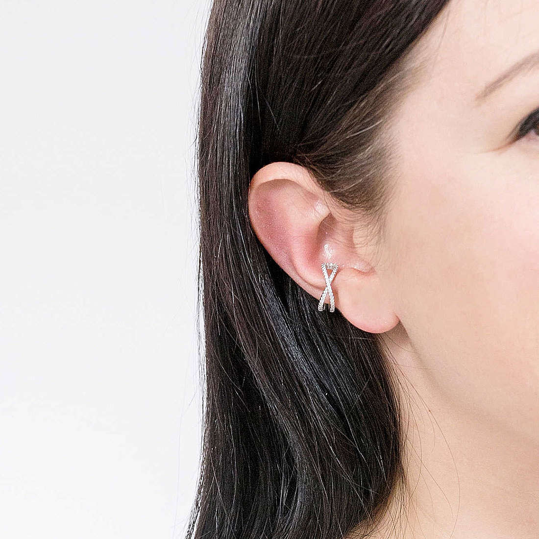 Rebecca earrings Golden ear woman SGEOBB09 wearing