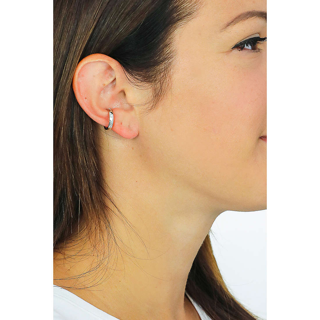 Rebecca earrings Golden ear woman SGEOBB21 wearing