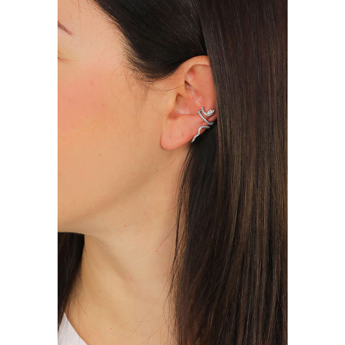 Rebecca earrings Golden ear woman SGEOBB28 wearing