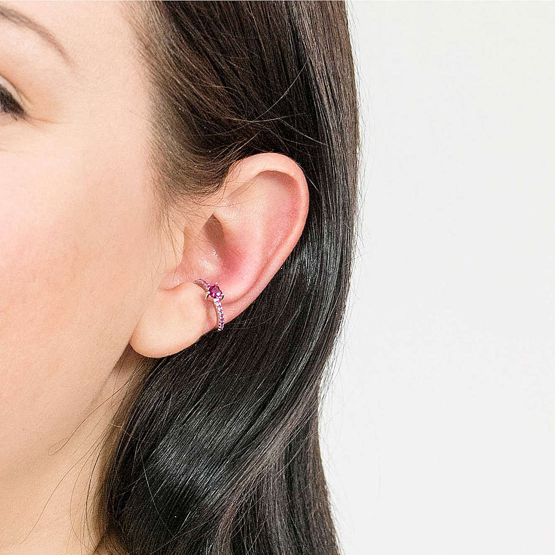 Rebecca earrings Golden ear woman SGEOBR10 wearing