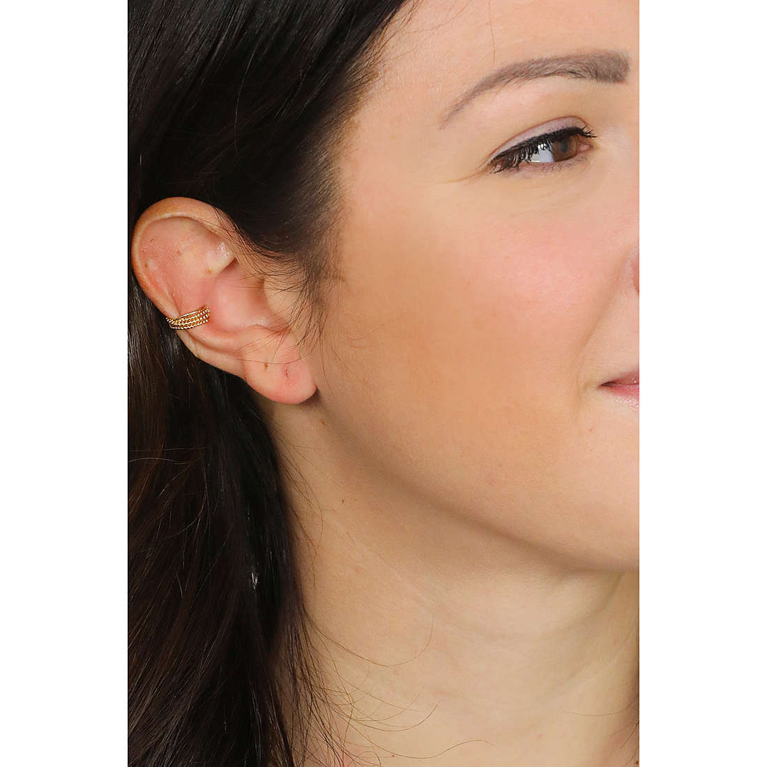 Rebecca earrings Golden ear woman SGEOOB22 wearing