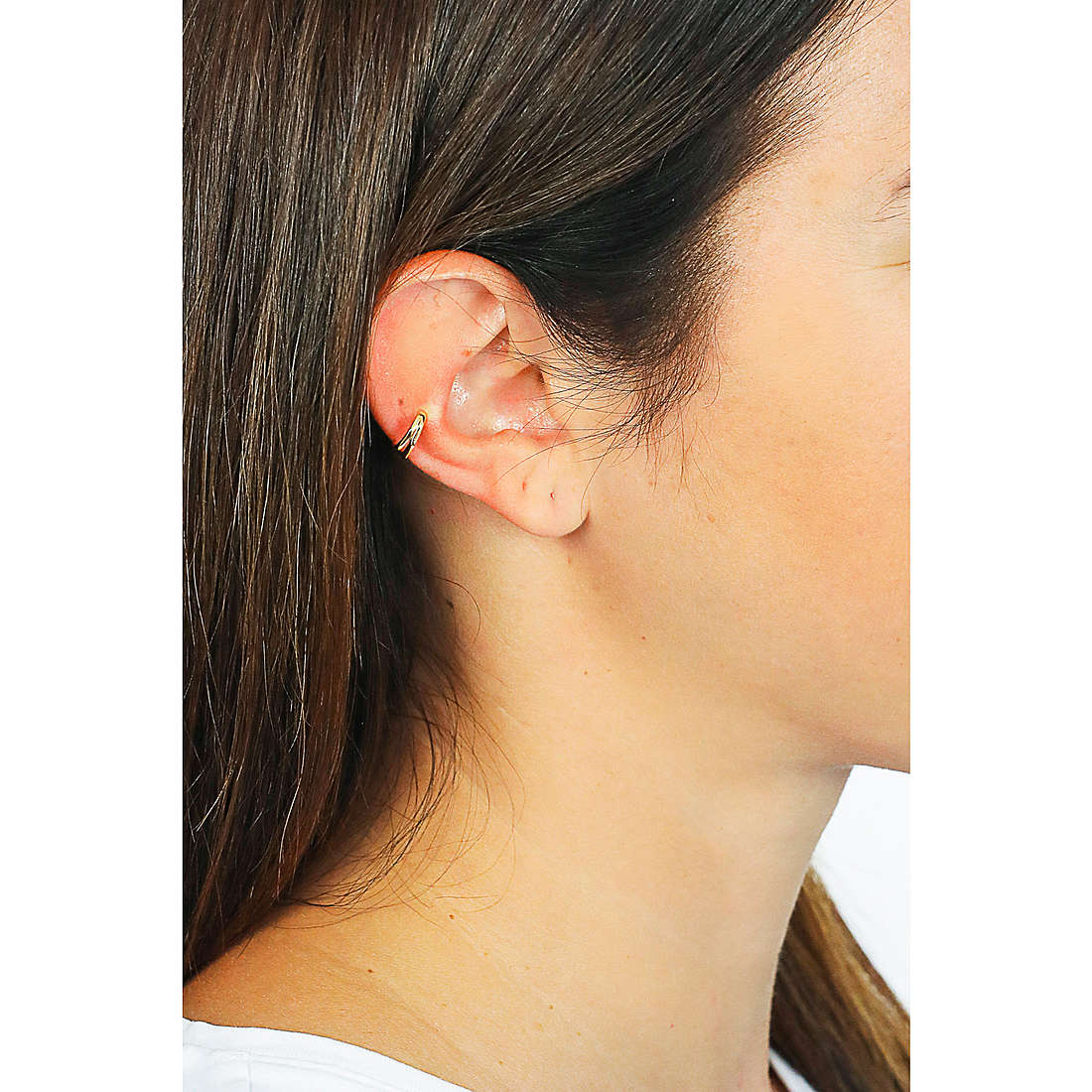 Rebecca earrings Golden ear woman SGEOOB24 wearing