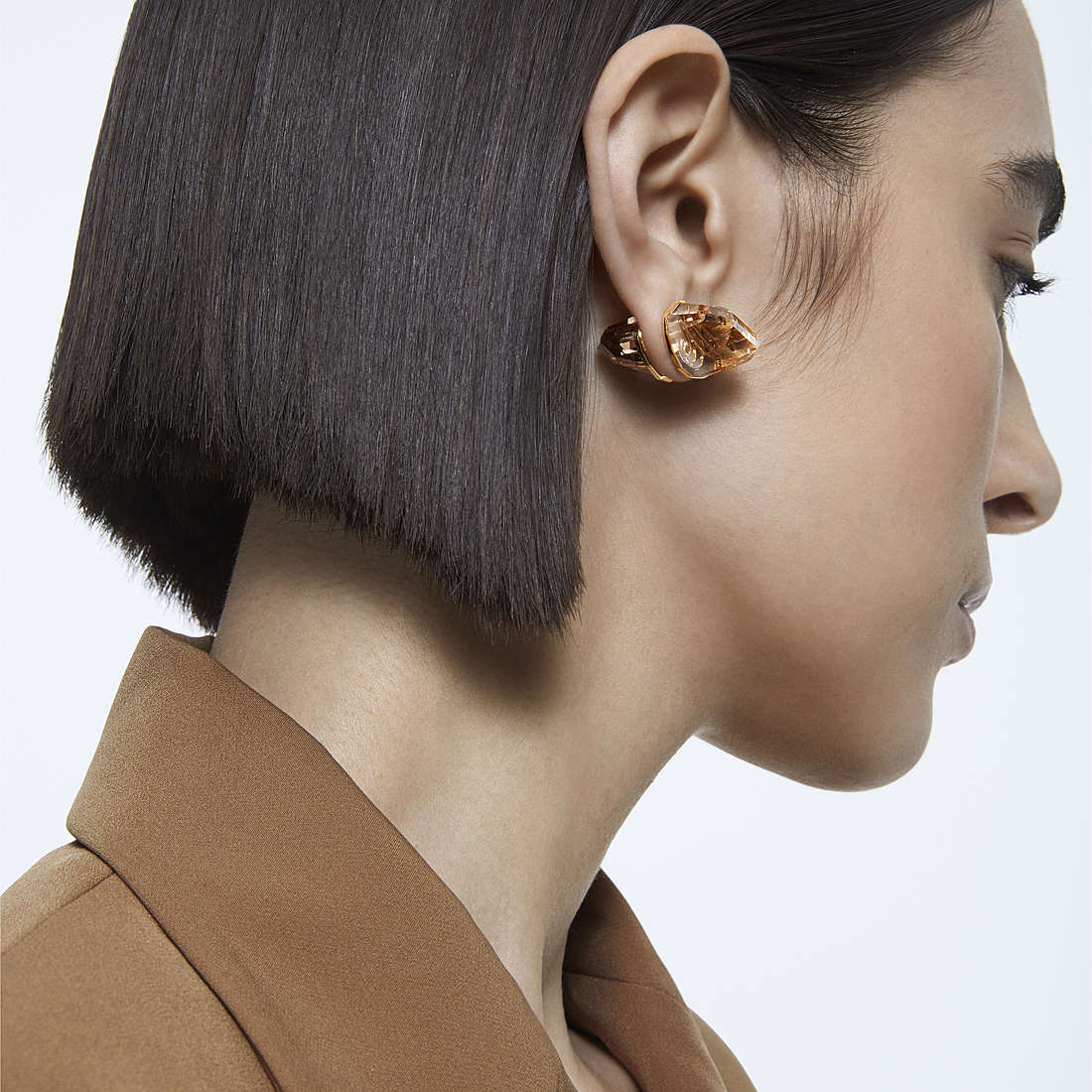 Swarovski earrings Lucent woman 5600254 wearing