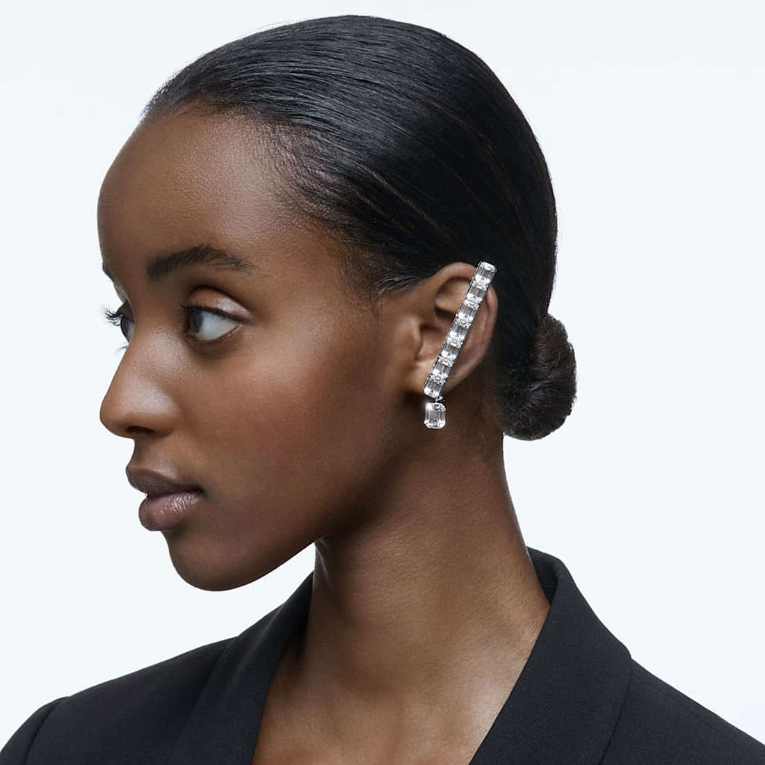 Swarovski earrings Millenia woman 5612670 wearing