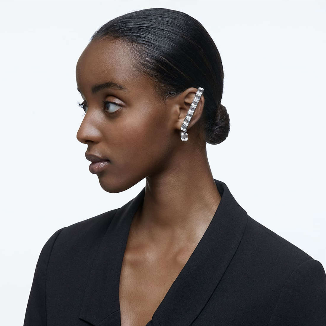 Swarovski earrings Millenia woman 5612670 wearing