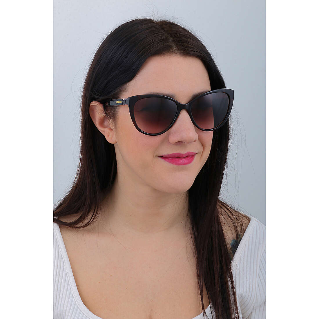 Love Moschino sunglasses woman 20439908657HA wearing