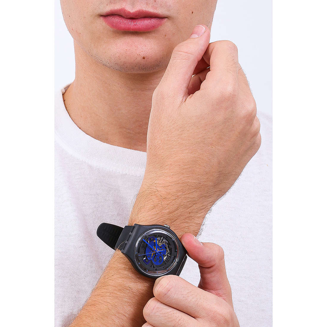 Swatch only time New Gent & Gent Bioceramic man SO32B109 wearing