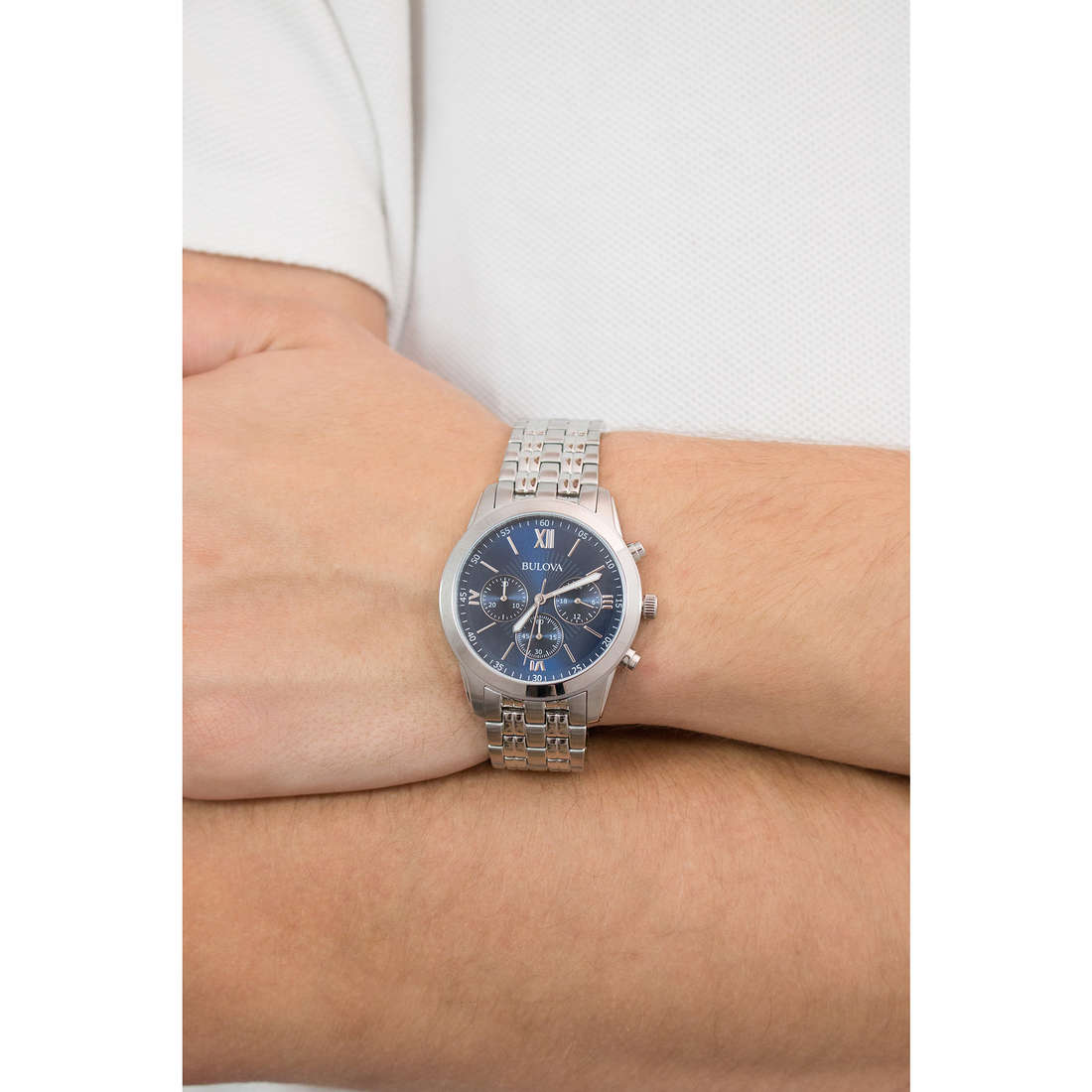 Bulova chronographs Classic man 96A174 wearing