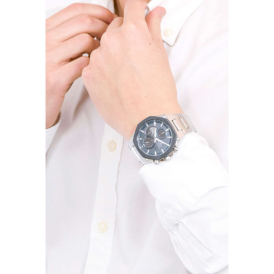 Casio chronographs Edifice man EFS-S570DB-2AUEF wearing