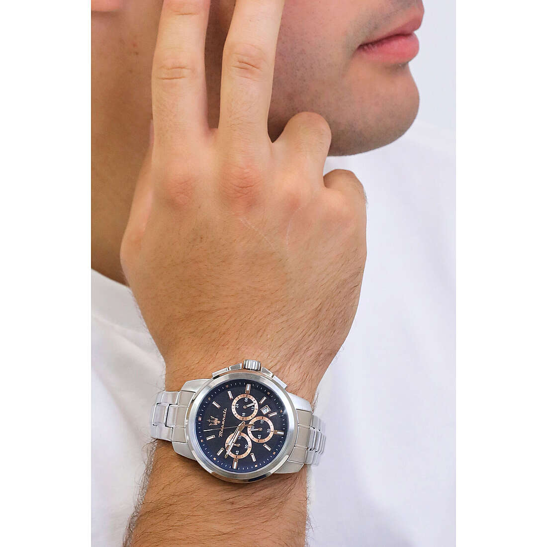 Maserati chronographs Successo man R8873621037 wearing