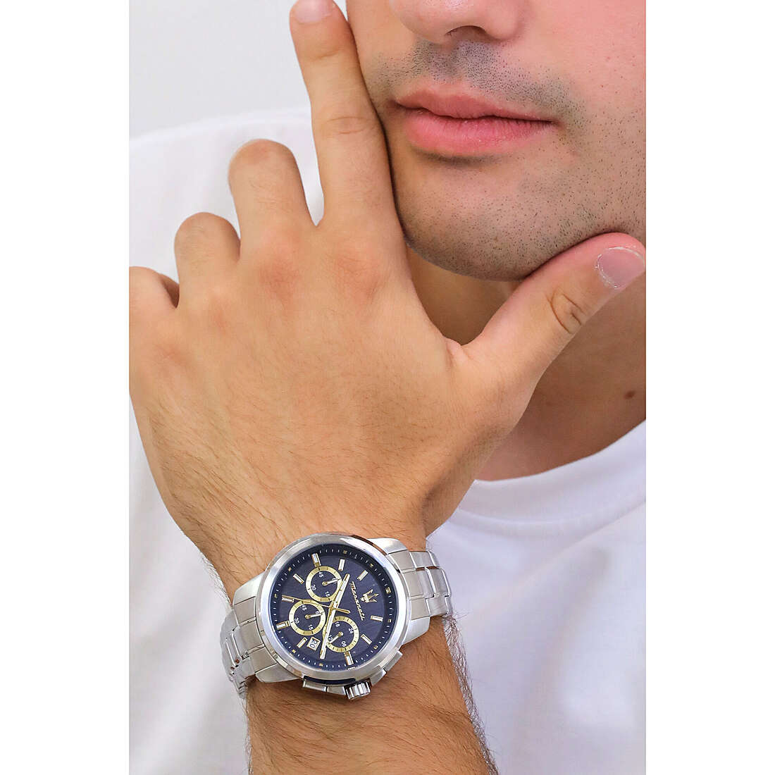Maserati chronographs Successo man R8873621038 wearing