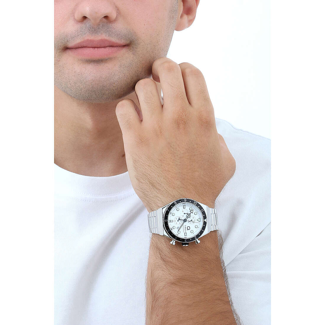 Timex chronographs man TW2V69900 wearing