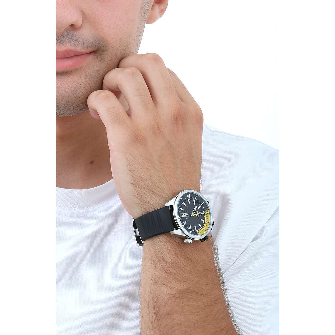 Timex chronographs man TW2V73400 wearing