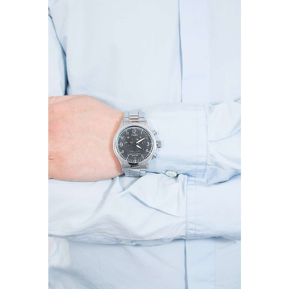 Timex chronographs Waterbury Collection man TW2R38400 wearing